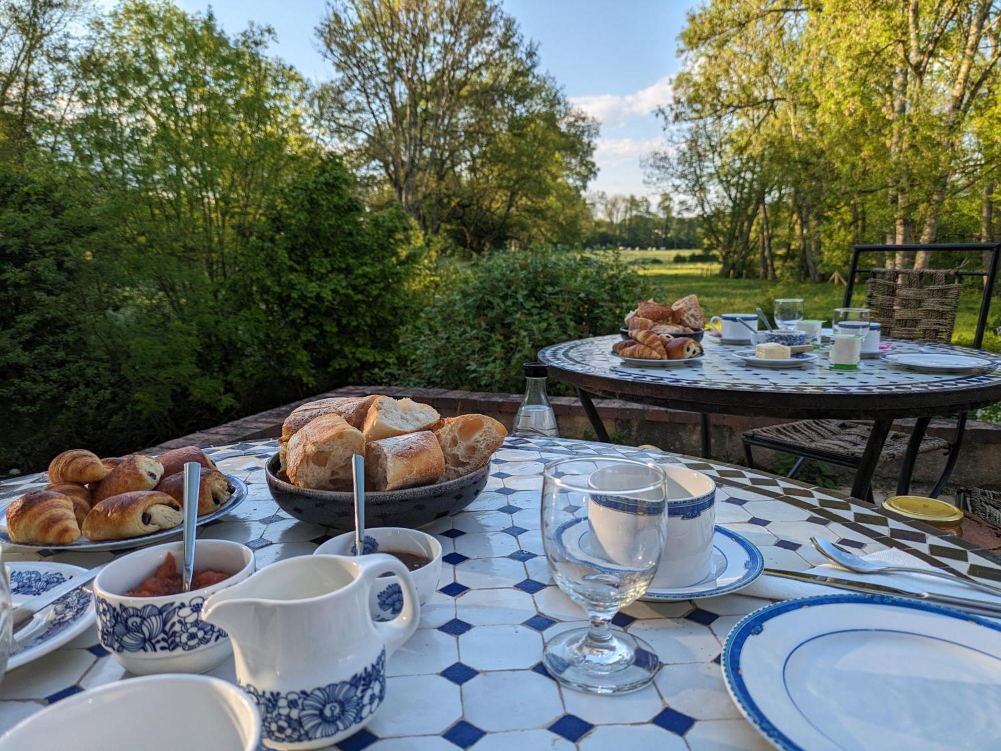 Bed and Breakfast Le Moulin Grenon Mezilles Экстерьер фото